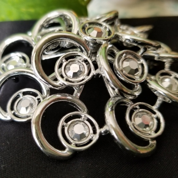 Beautiful Large Round Silver & Rhinestone Brooch - Picture 3 of 4